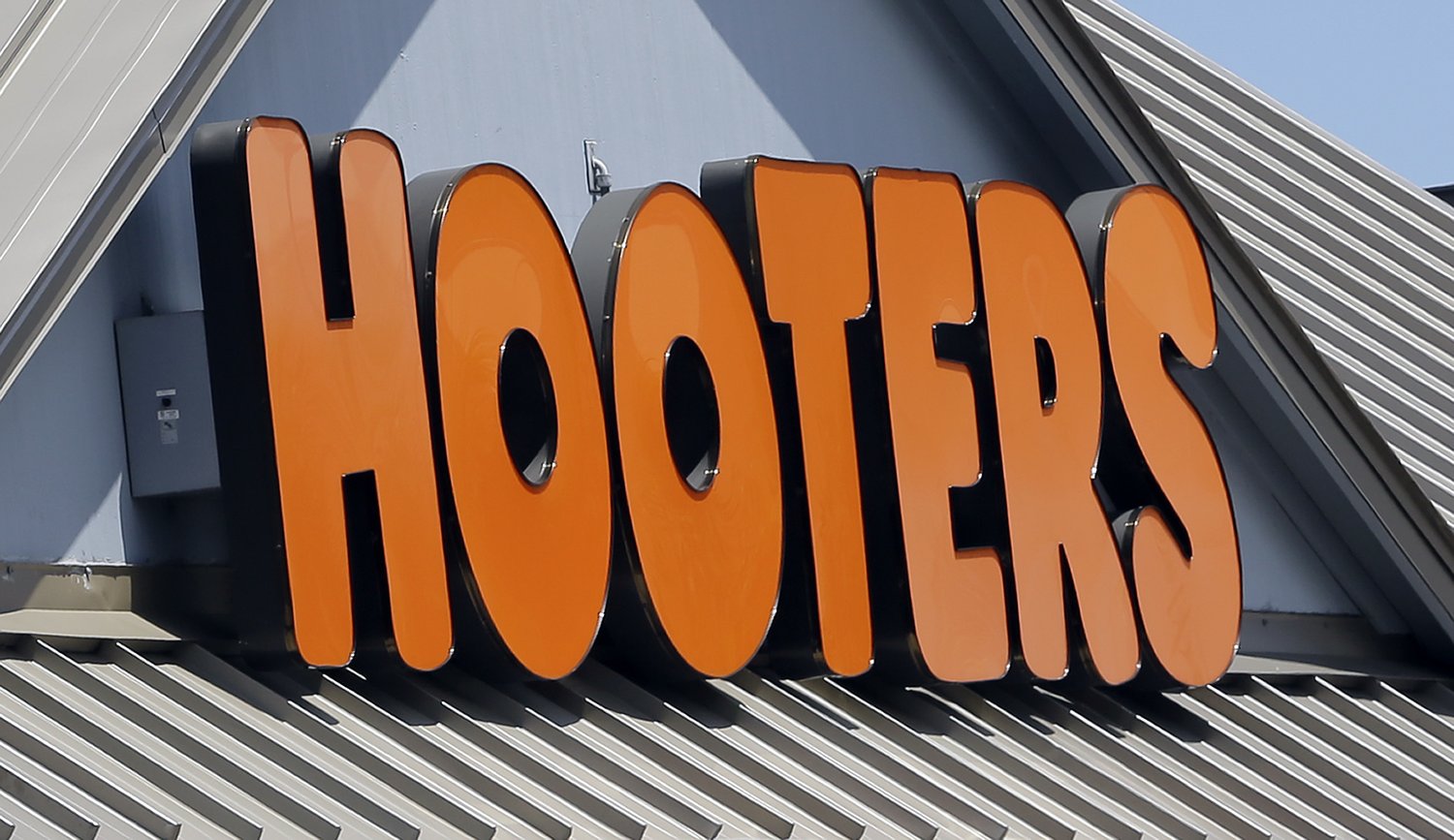 Former city councilman arrested, accused of making terroristic threats at Hooters restaurant