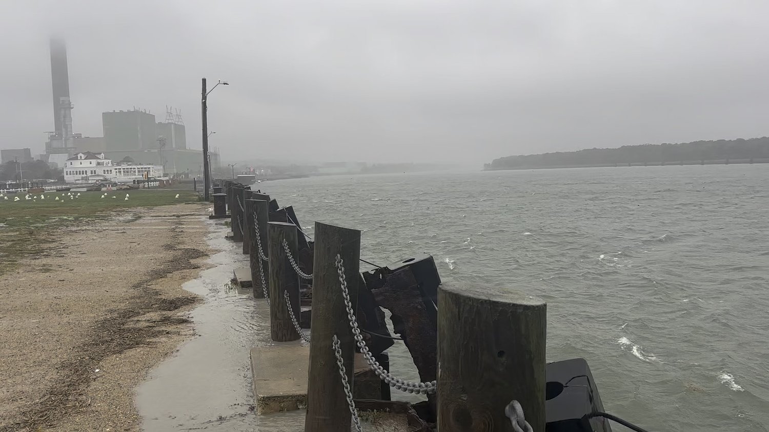 Storm to bring 17-foot waves, strong winds to Massachusetts coast