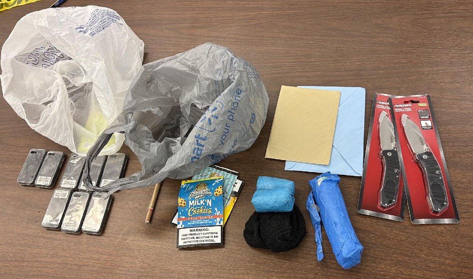 2 state prison workers arrested on drug, contraband charges