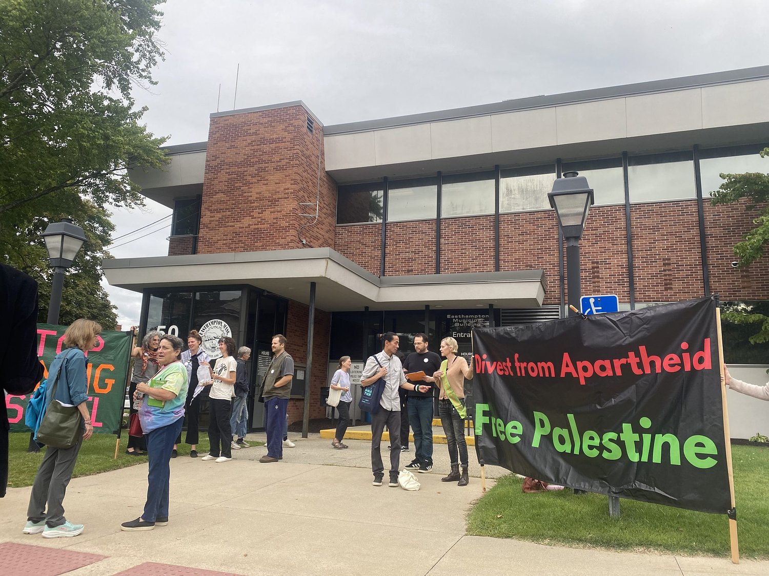 Easthampton divestment debate draws packed, tense crowd before council refers it to committee