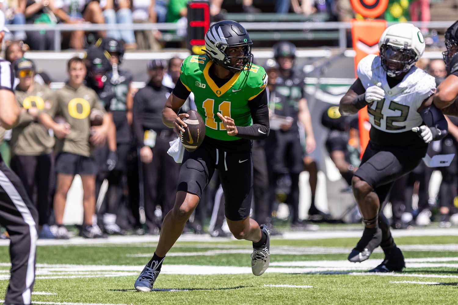 How can Oregon still get something out of this sunk football season? Give Akili Smith Jr. a shot at QB -- Bill Oram