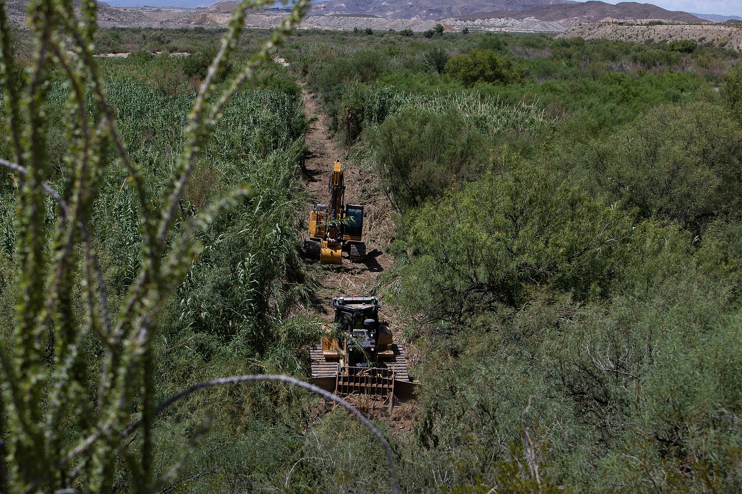 What to know about possible border barriers in Big Bend