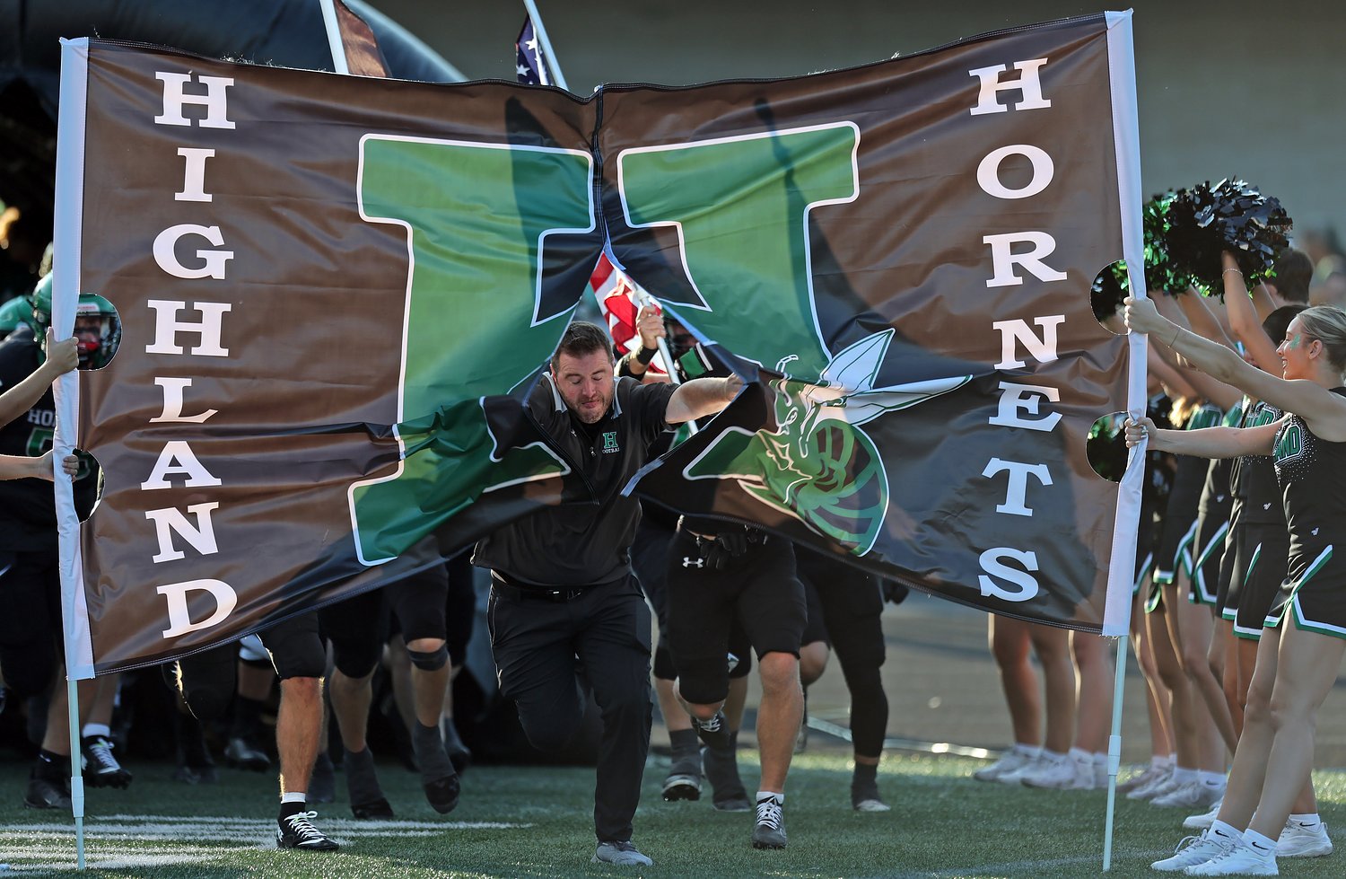 Backup QB leads Highland comeback win over Strongsville, 31-27