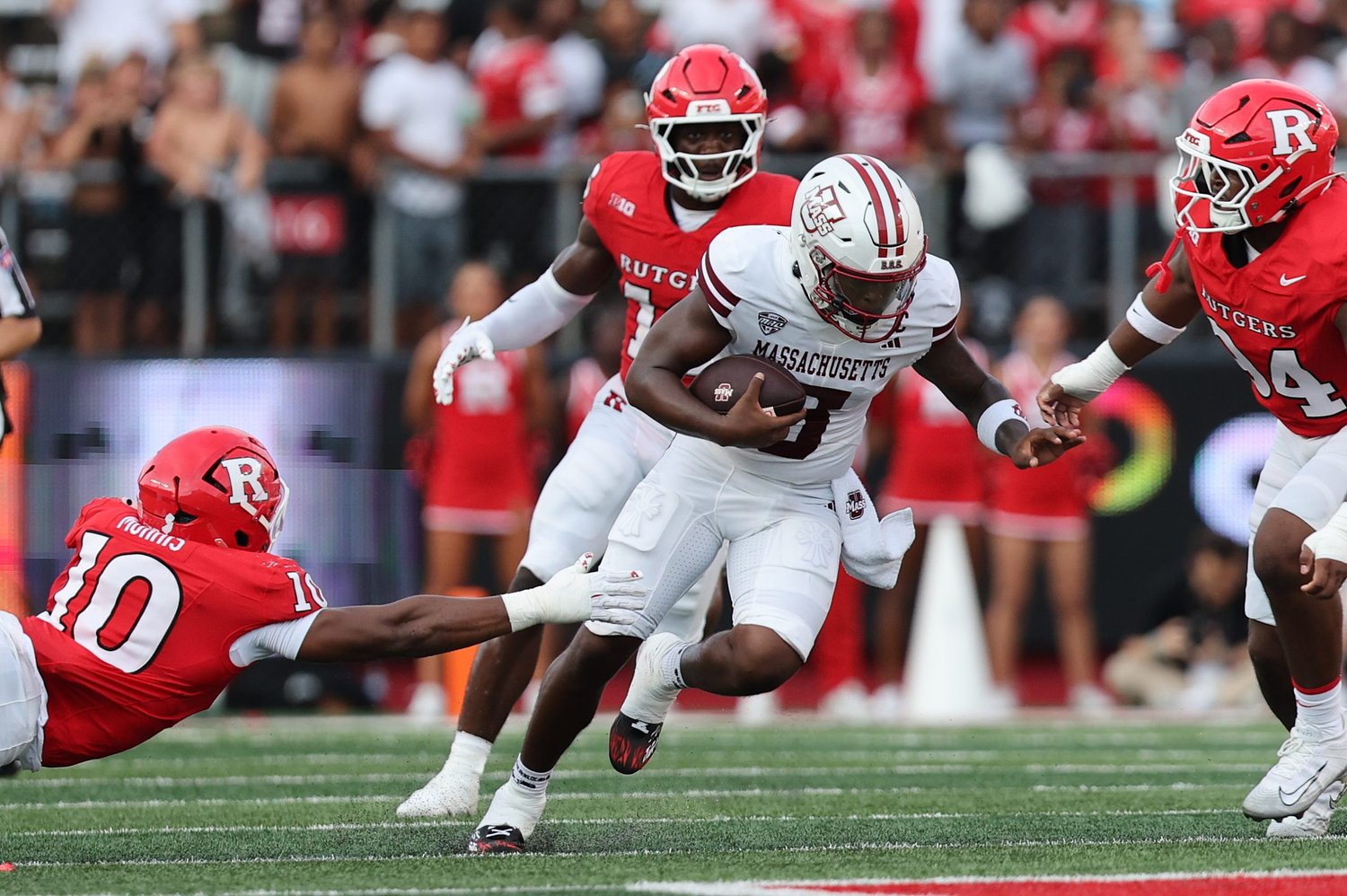 UMass football snaps longest FBS losing streak with 37-21 win at Rutgers