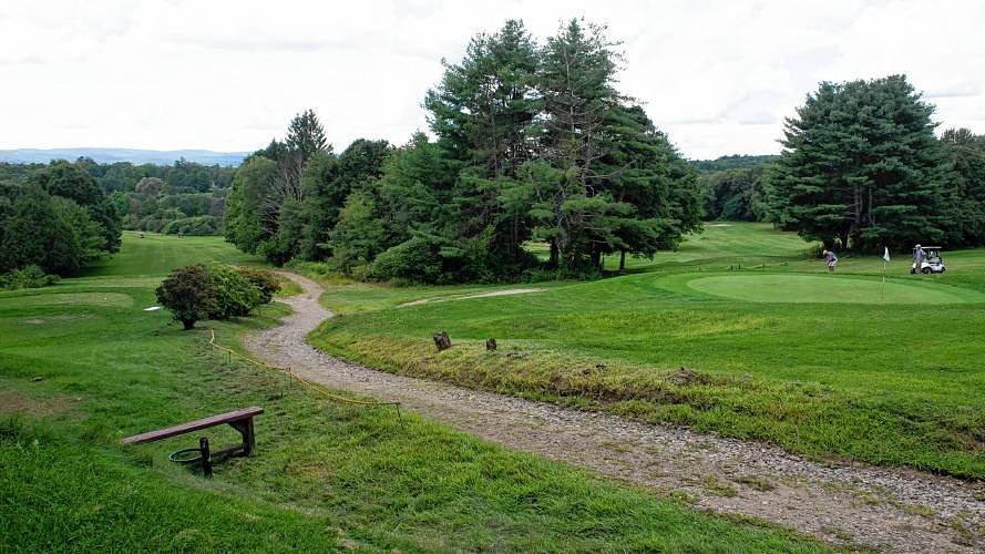 Amherst committee recommends professional management for Cherry Hill Golf Course