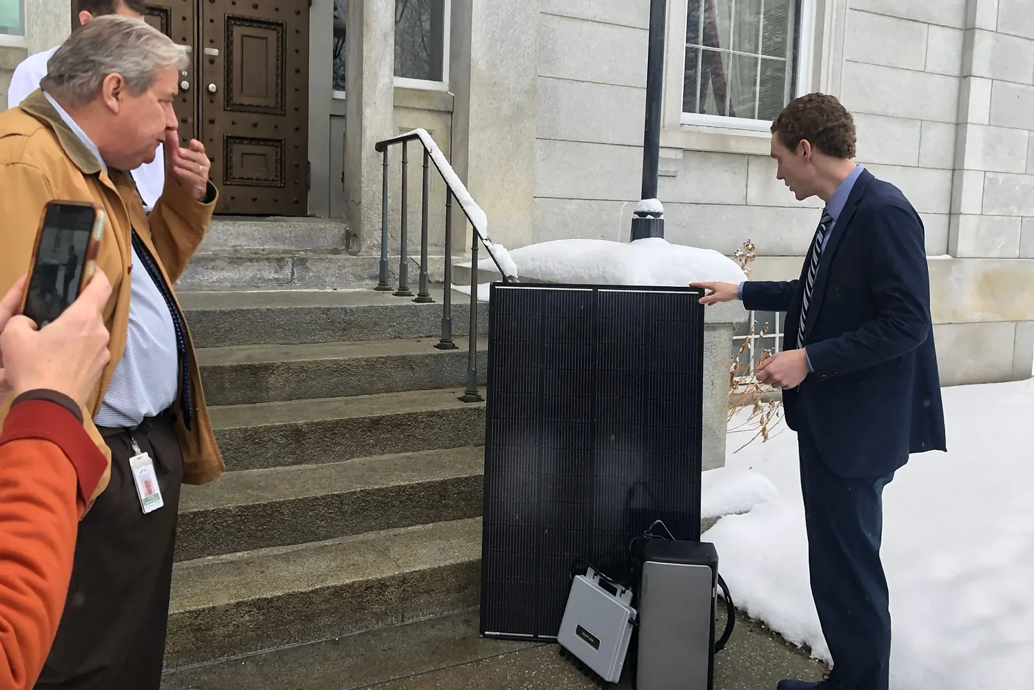 Proposed Vt. Senate bill would make plug-in solar easier to own