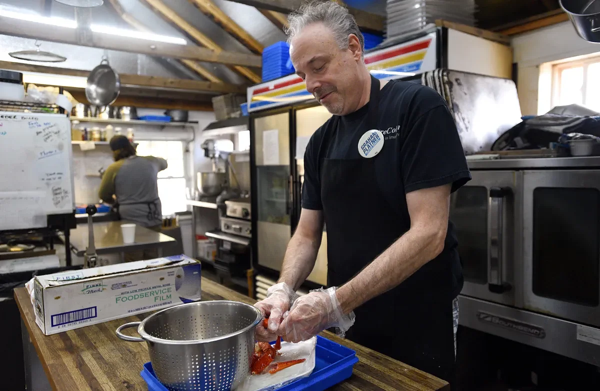 Would Graham Platner make a good senator? His neighbors have ideas.