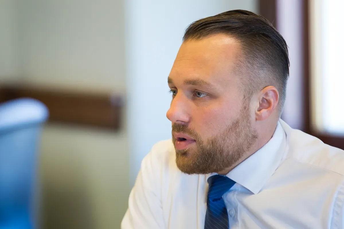 Former Republican lawmaker takes step toward running for Maine governor