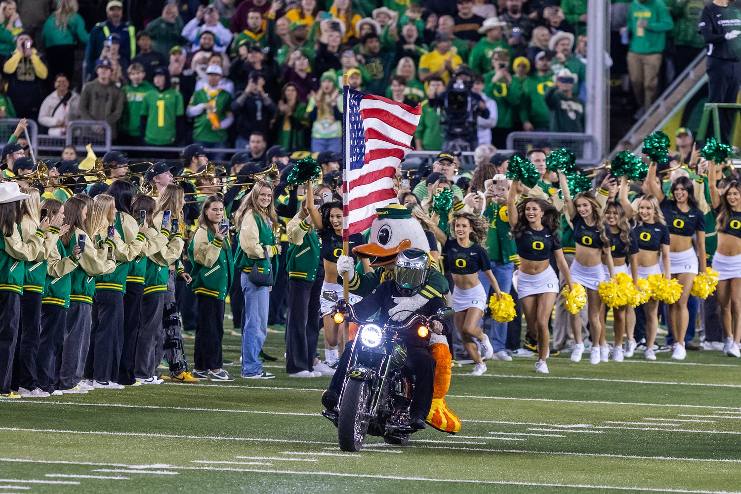 Star tight end, one of the top players in Oregon, announces commitment to Ducks