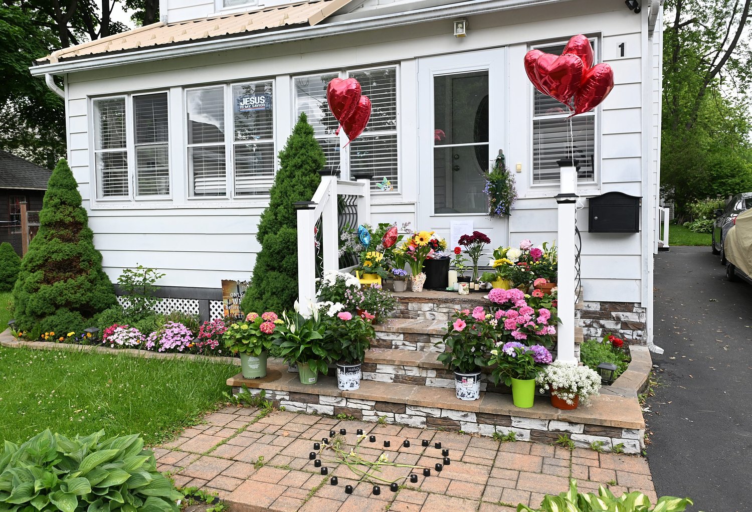 'Greenfield is mourning with them': Friends, neighbors rally in support of Doncev family after fatal crash