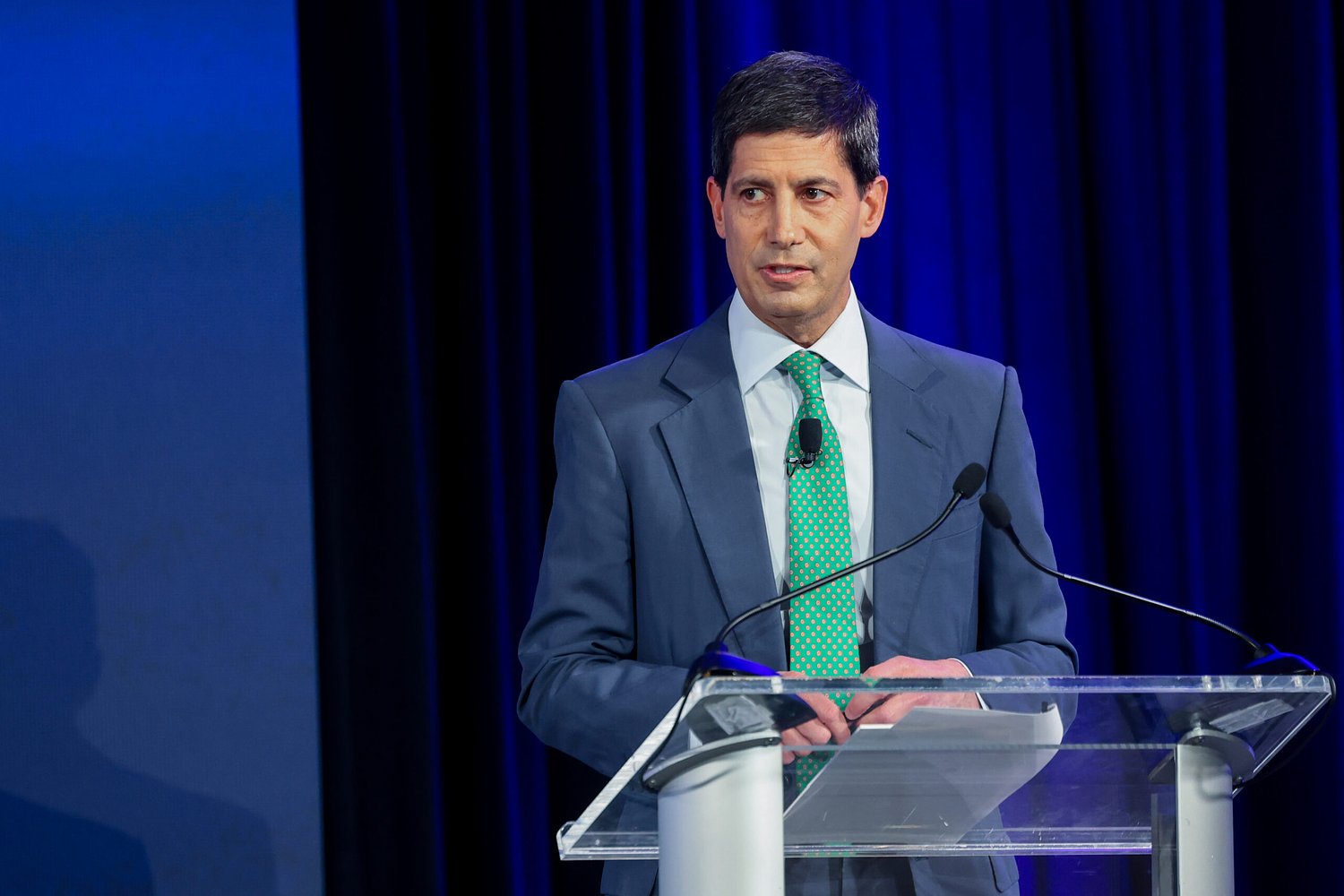 Trump taps Kevin Warsh, son-in-law of philanthropist Ron Lauder, as new Fed chair