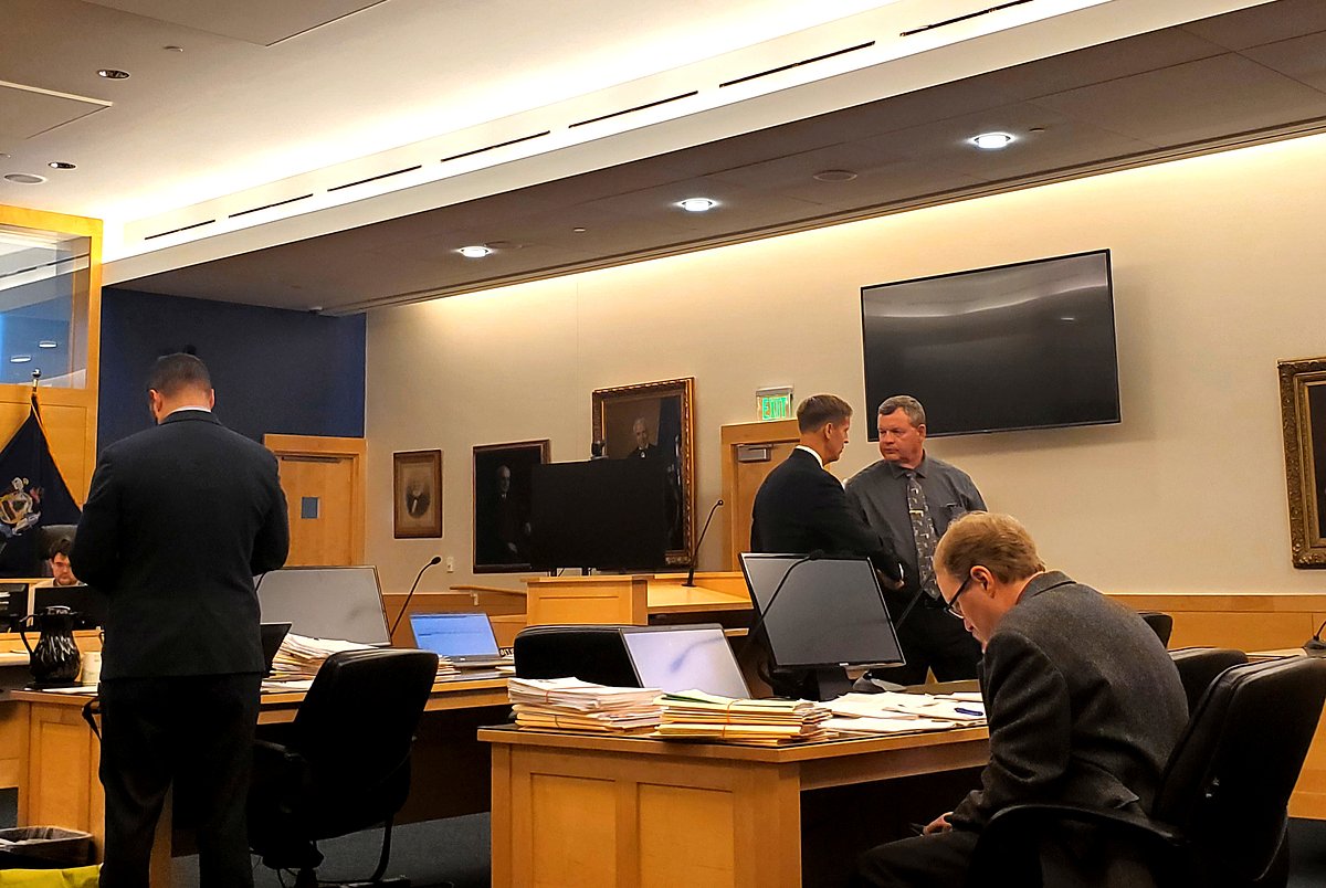 Former Maine prison official to plead guilty to theft and accepting bribes