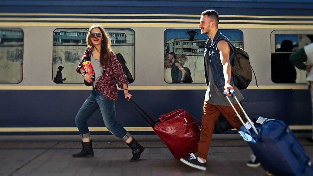 De la 1 octombrie, studenții merg cu trenul aproape gratis: CFR confirmă reducerea masivă