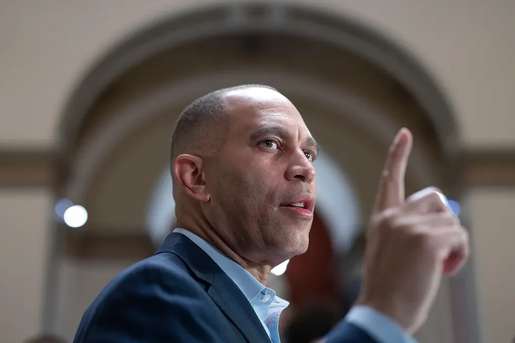 Man pardoned after storming Capitol is charged with threatening to kill Democratic Leader Hakeem Jeffries