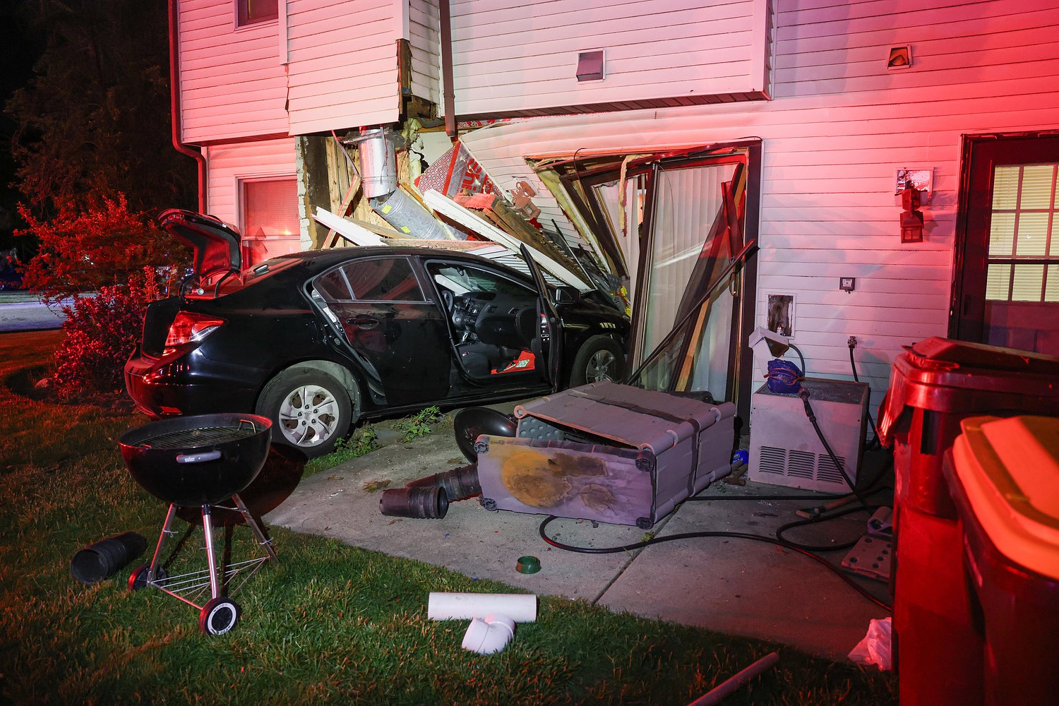 Car crashes into townhouse in Woodstock while family of 4 sleeps inside