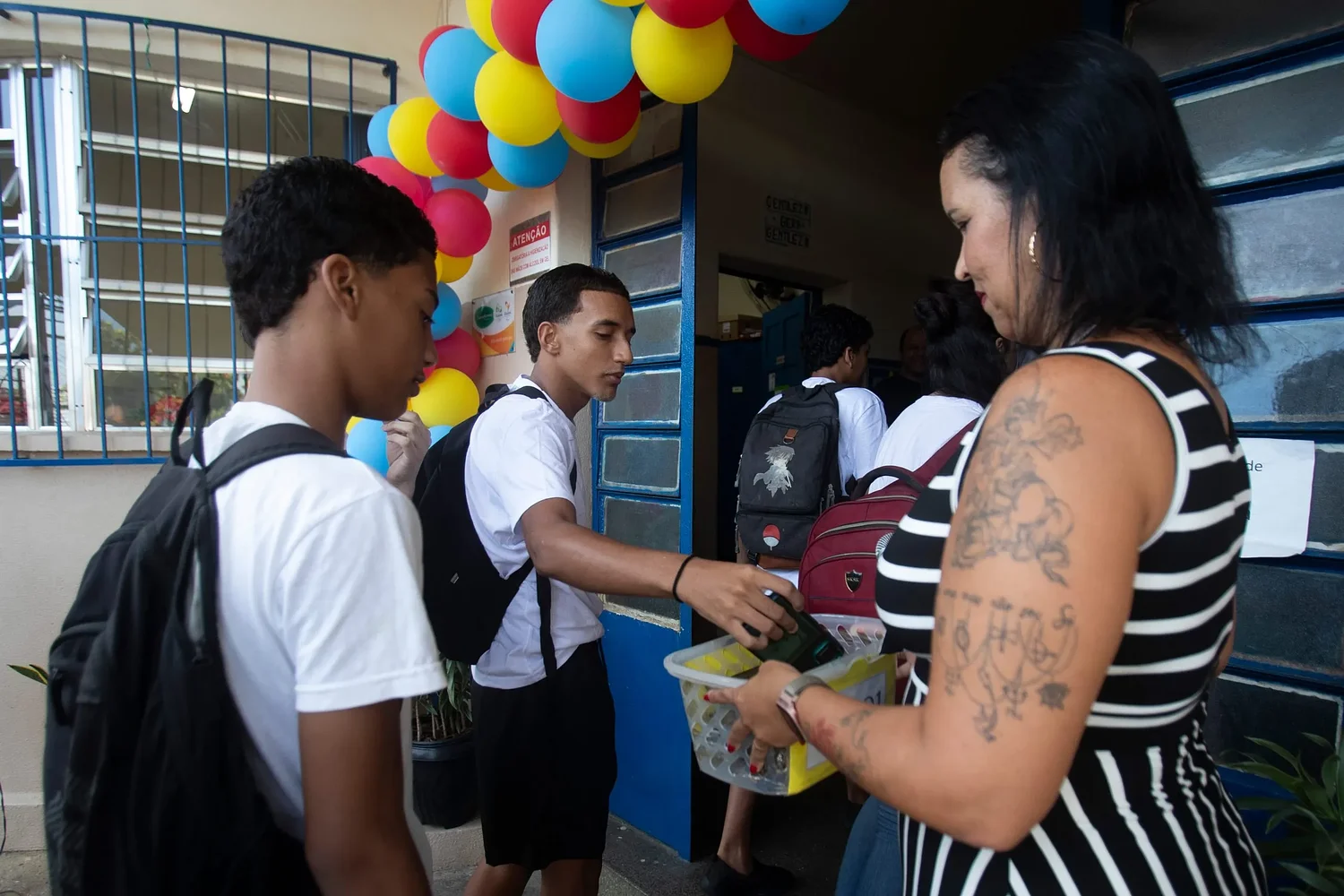 Inside the latest global research on school cellphone bans