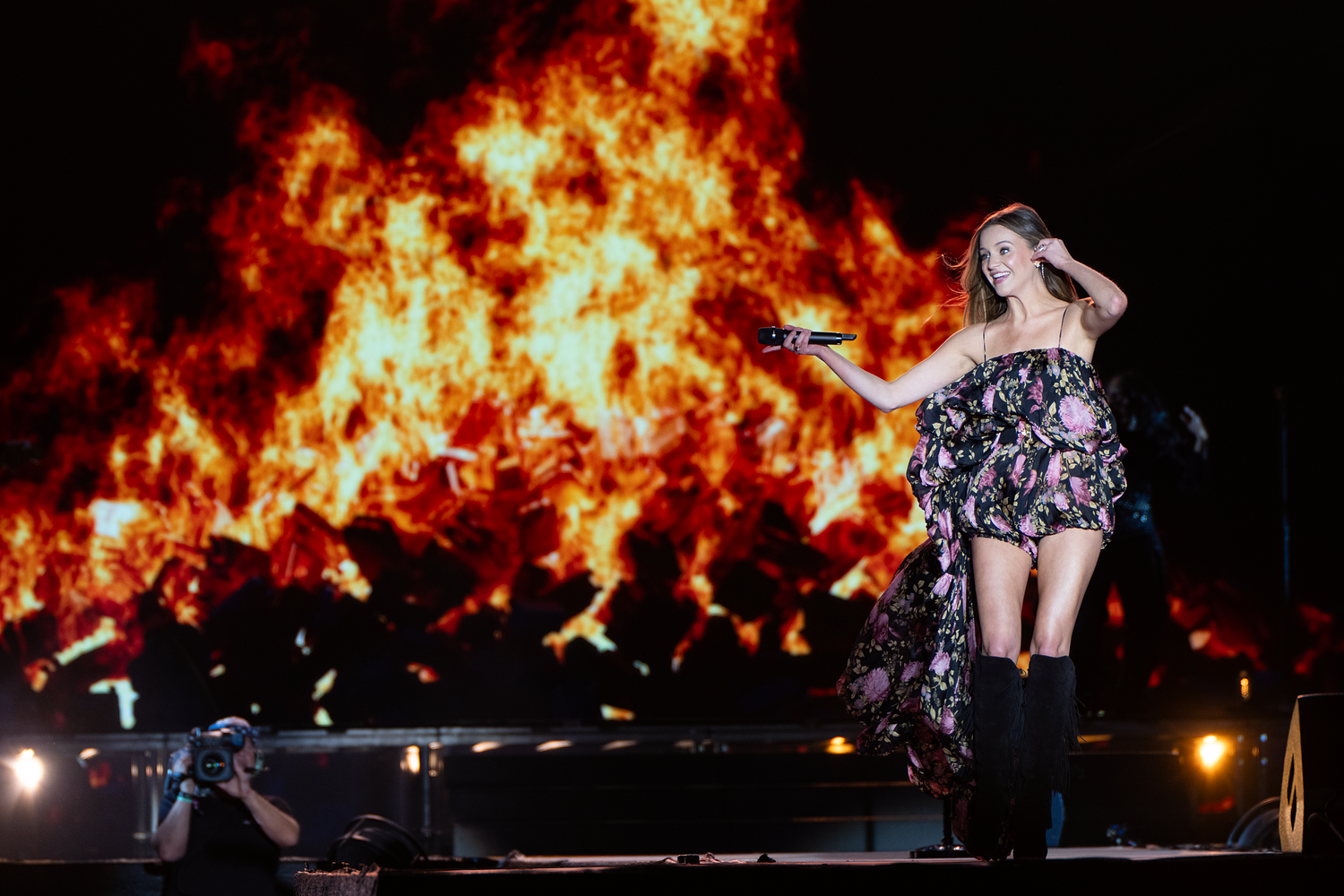 Massive N.J. country music festival gets strangely emotional as 2 stars cry on stage --Review