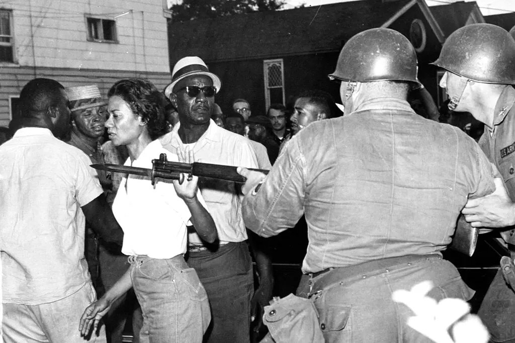 1963: Gloria Richardson pushes National Guardsman’s bayonet