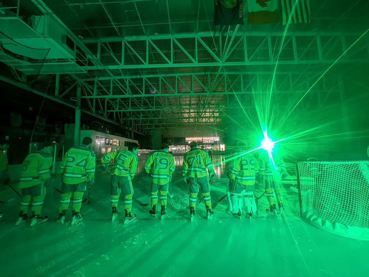 ‘Oregon is a hockey school’: Crowds turn out at team’s final home stand