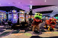 New Hollywood Casino Joliet opens with fanfare, seen as regional destination