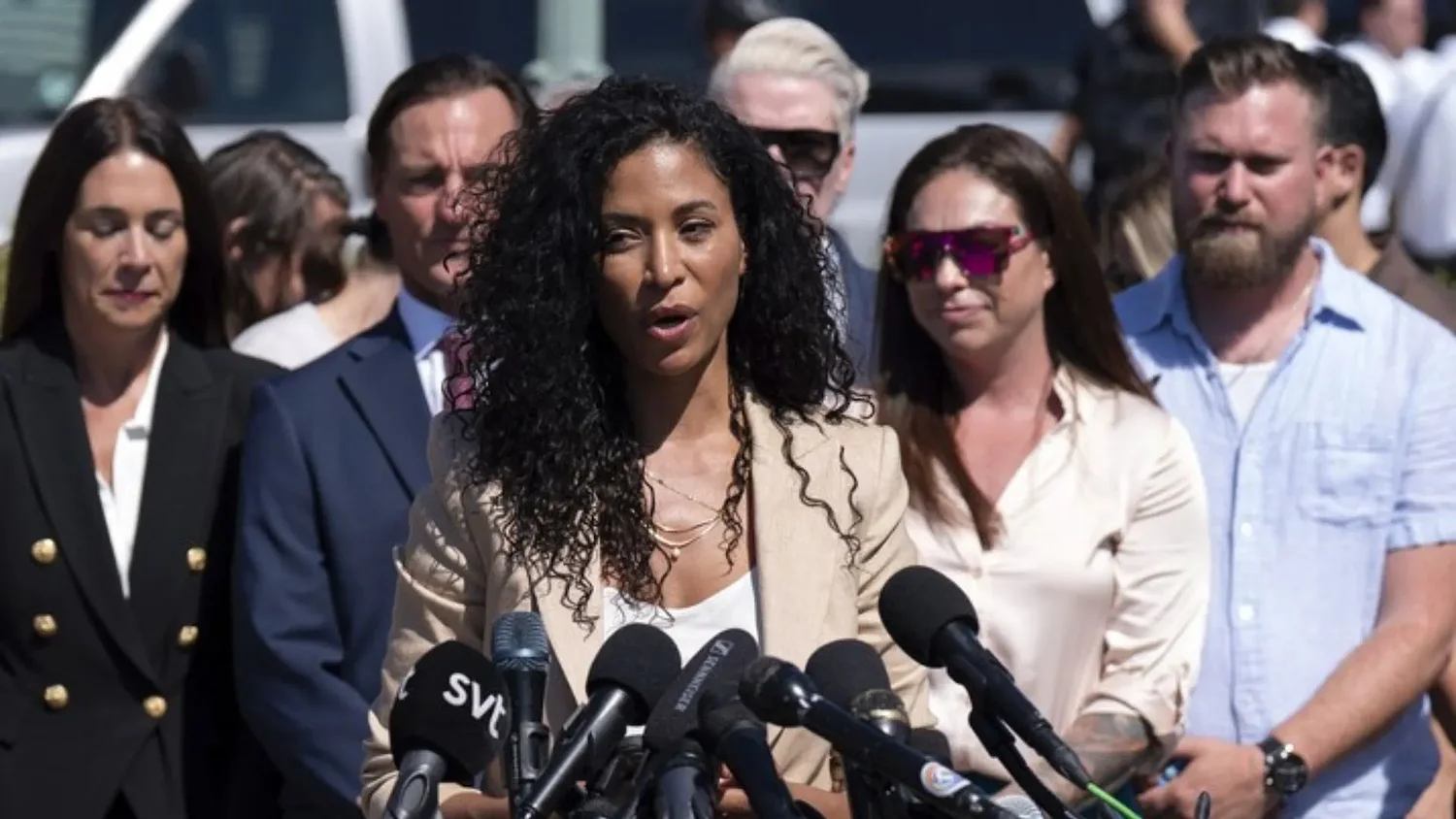 Democrats intensify push for full release of Epstein files