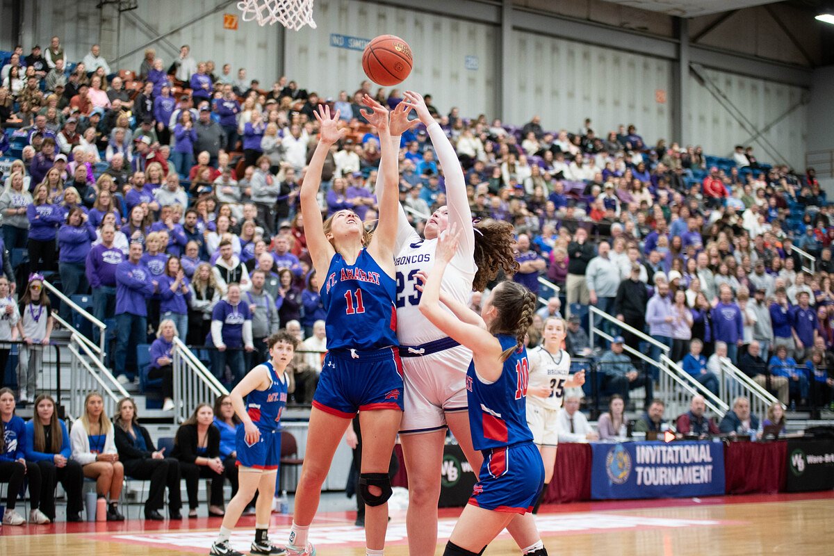 Imposing 6-foot-4 center making her presence felt for surging Hampden girls basketball