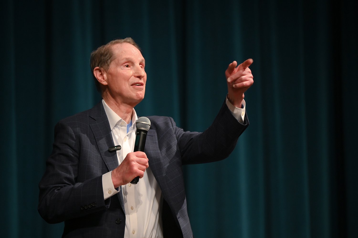 Flock ‘cannot live up to its commitment,’ Wyden says