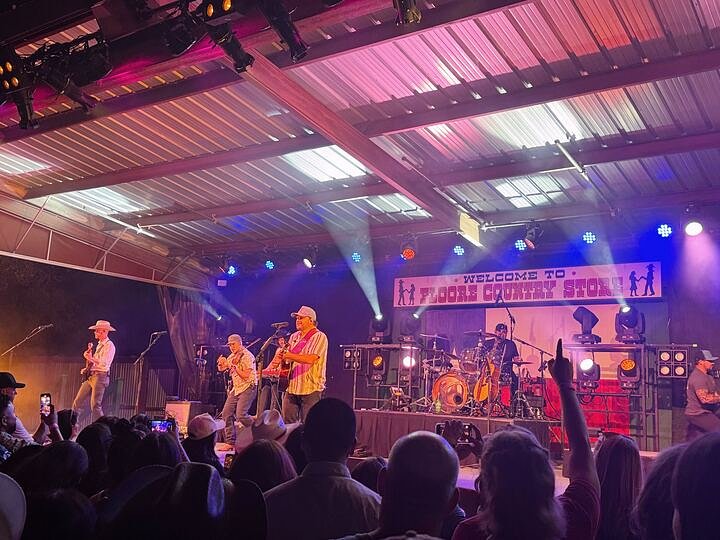 'Sing for those who can’t': Iconic Texas band dedicates show to flood victims