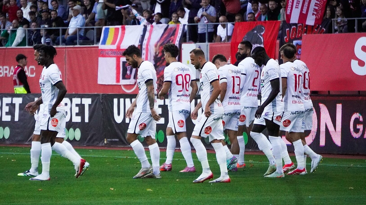 Jucător al FC Hermannstadt operat marți de un medic renumit. ”Totul a decurs conform planului”