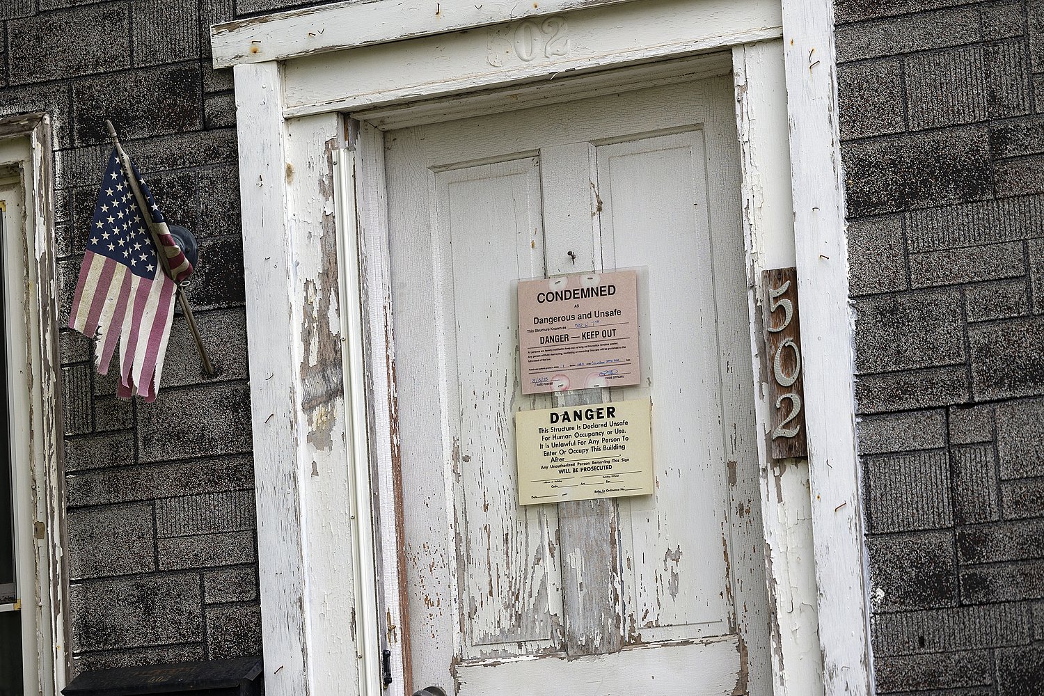 Dixon council OKs agreement with contractor to demolish 5 abandoned properties to be redeveloped