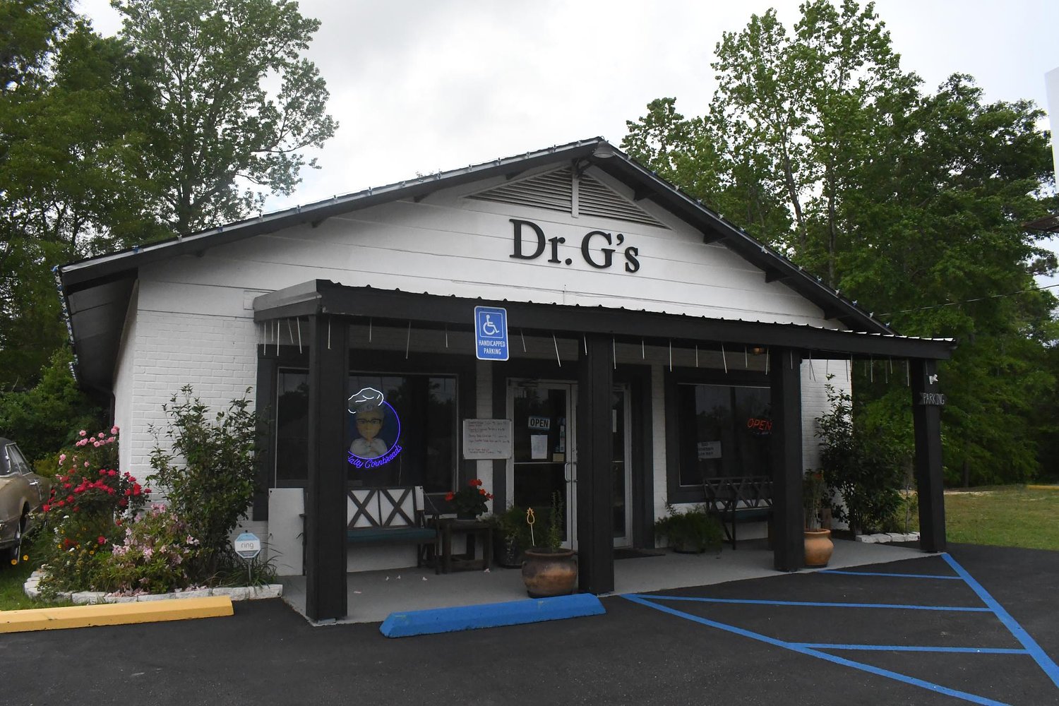 Dr. G’s expands in Carriere with indoor coffee, beignets cafe