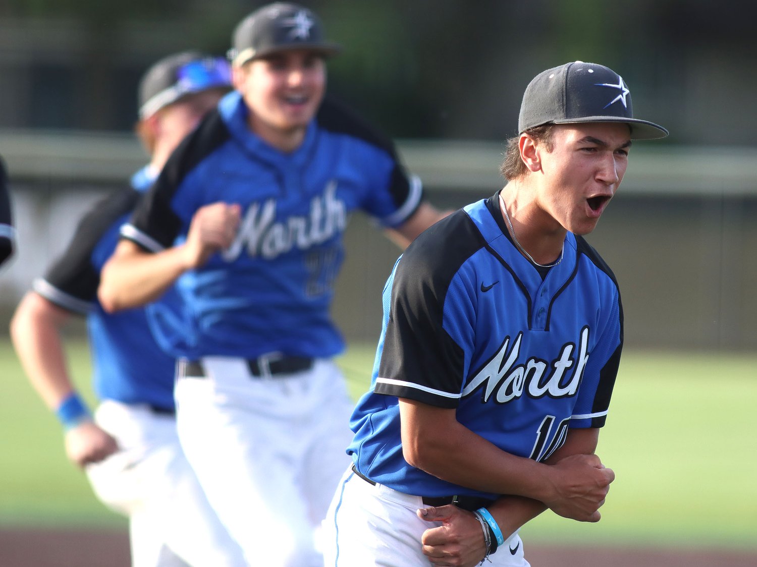 St. Charles North outlasts top-seeded Huntley