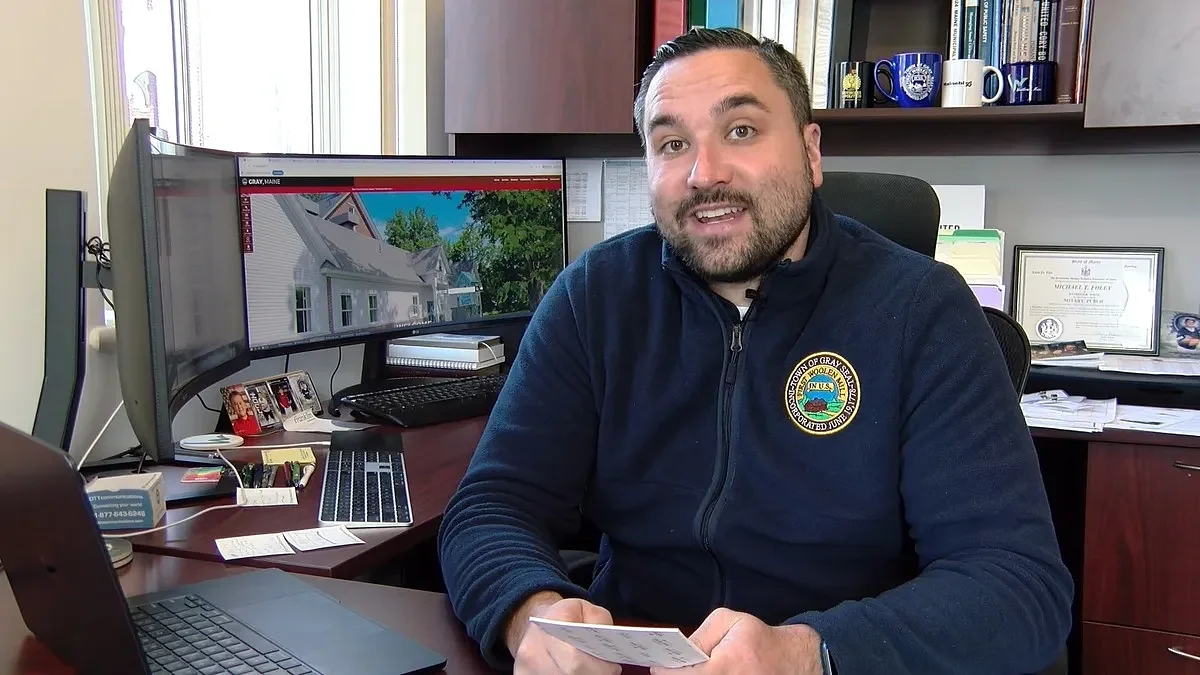 Former Maine town manager misspent money and deleted his hard drive, councilors say