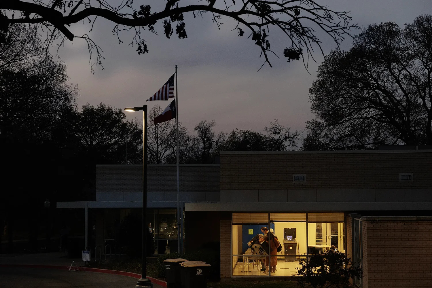 Dallas and Williamson counties end countywide voting sites for primary election day