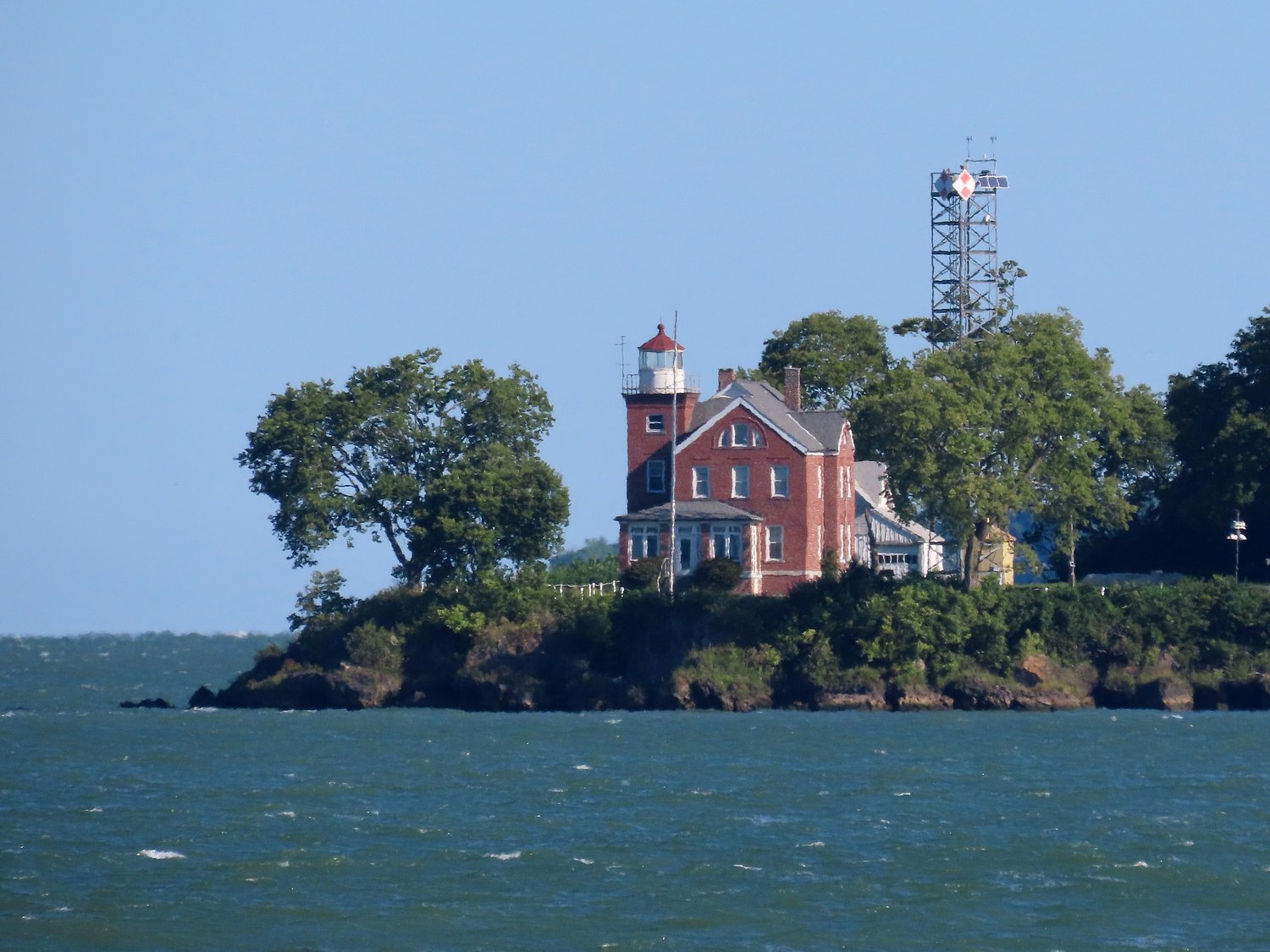 Small seiche crossed Lake Erie on Thursday