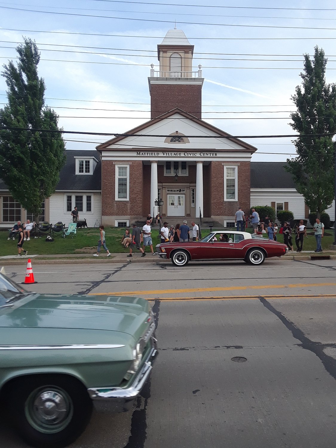 Perfect weather makes for well-attended Mayfield Cruise Night