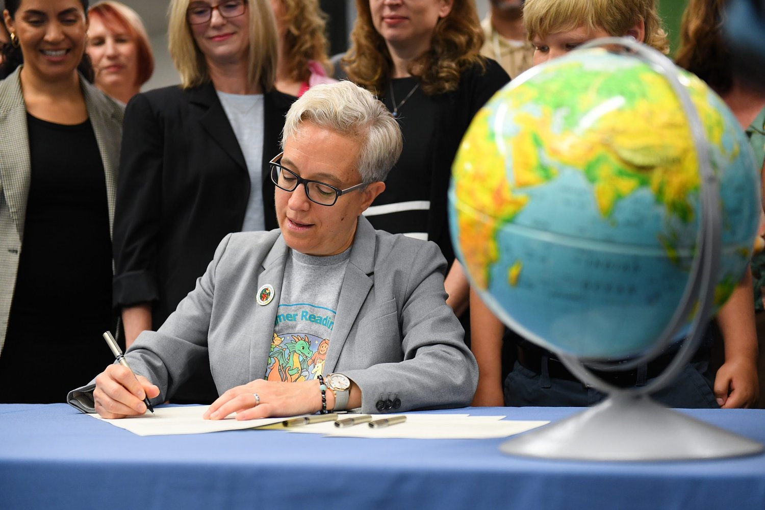 Gov. Kotek holds ceremonial bill signings in Eugene, highlights Bethel School District literacy program