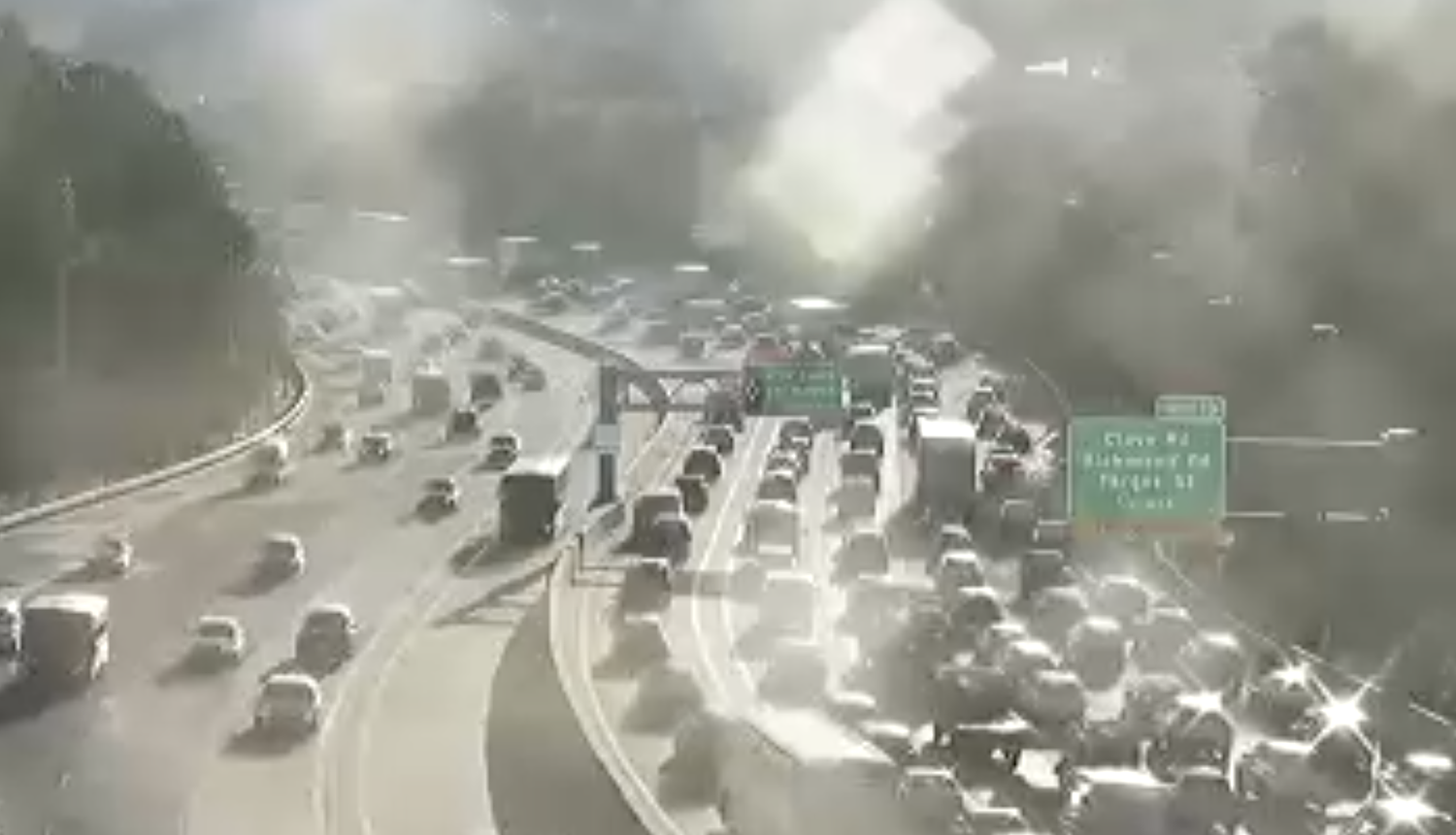 Broken-down car causing delays on Staten Island Expressway Monday