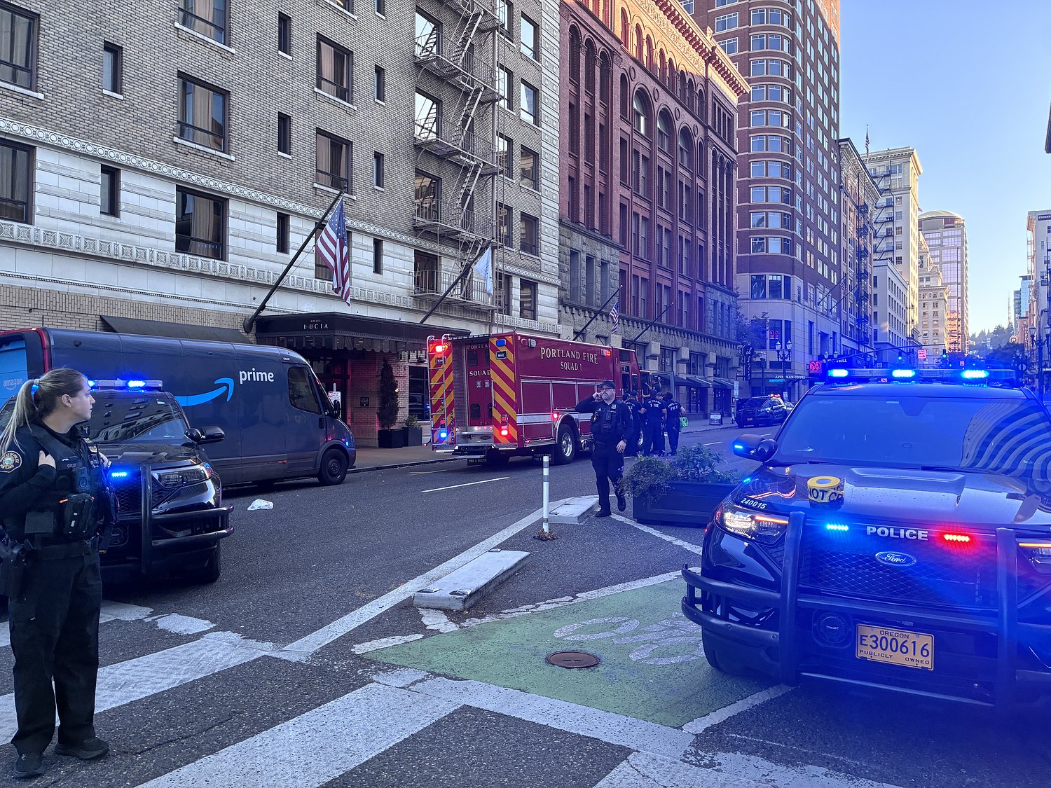 Officer fatally shoots man armed with knife, after 2 stabbed in downtown Portland
