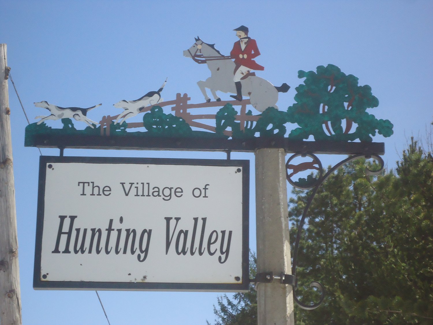 Fleeing driver goes on the run after crash: Hunting Valley Police Blotter