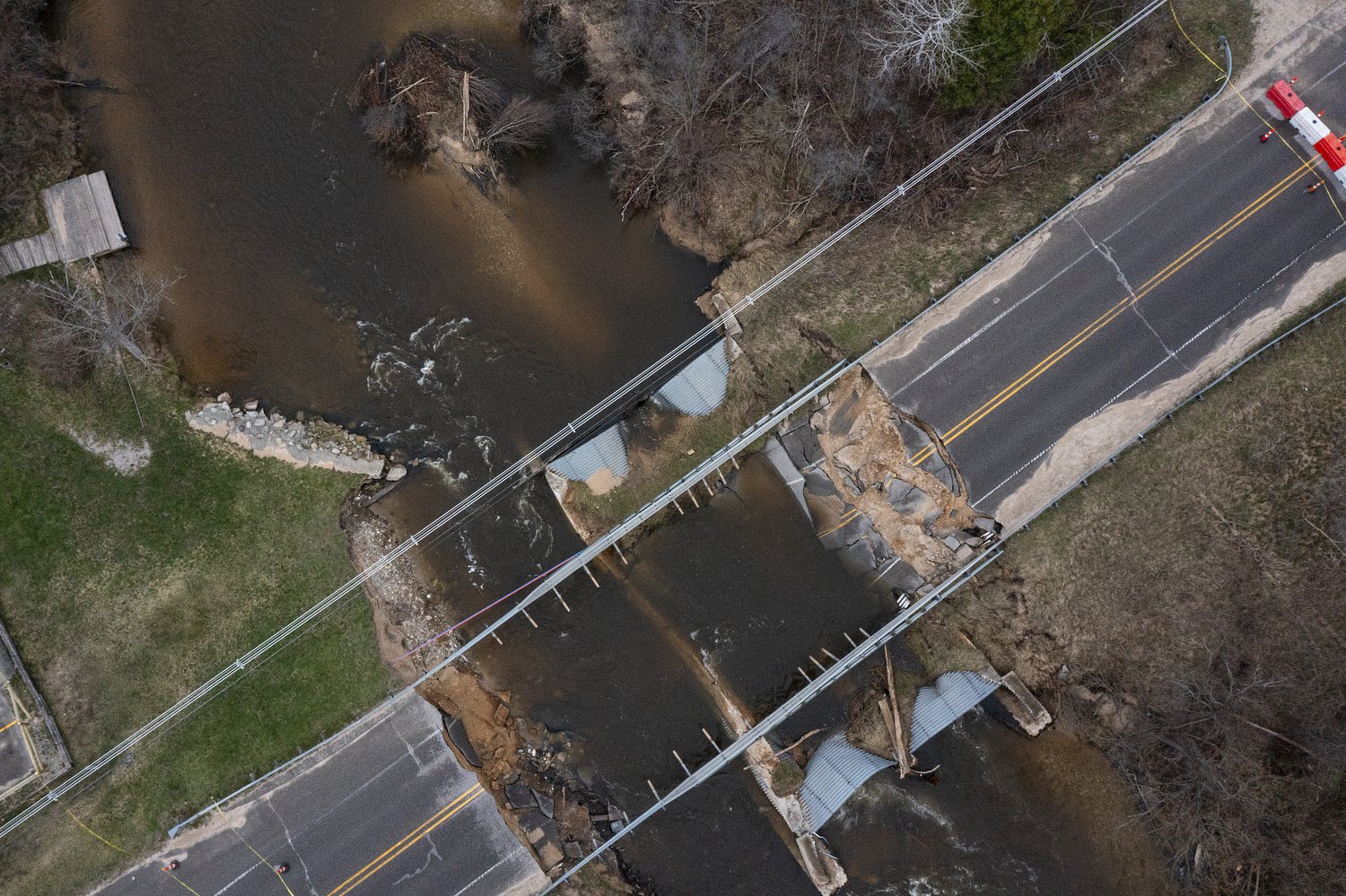 Collapsed bridge near Traverse City on schedule with beams arriving next week