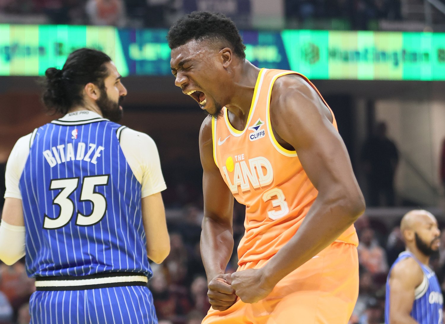 Cavs, Thomas Bryant agree to one-year contract