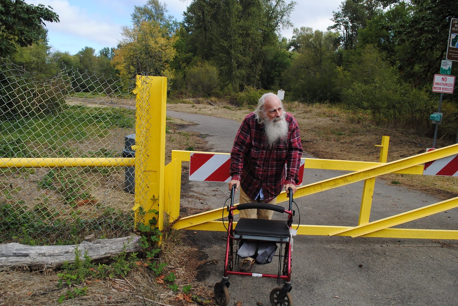 Locked gate: Landowner clashes with Lane County over access to his own property