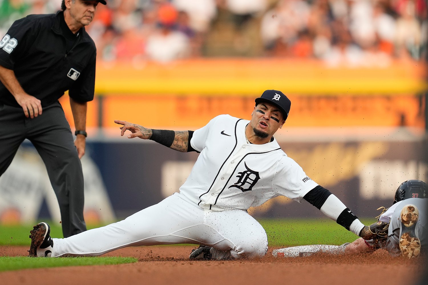Tigers bring momentum back to Detroit, take opener from Guardians
