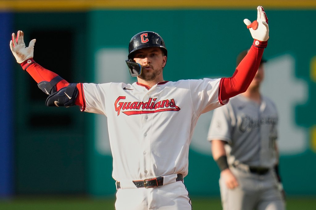 Why do Guardians hitters bounce between feast and famine? Hey, Hoynsie!