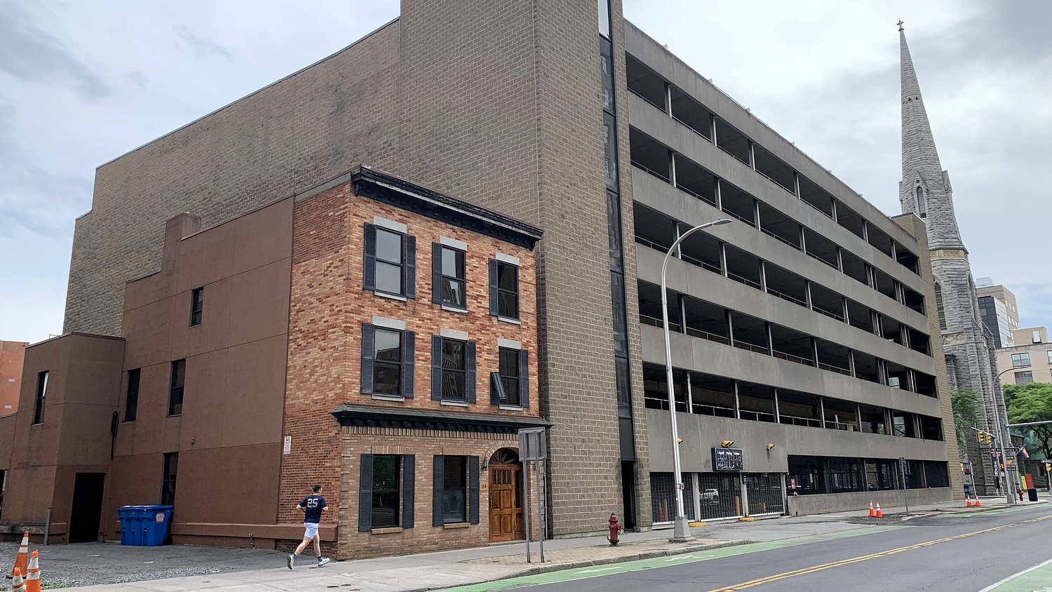 Plan to raze an unsafe Syracuse parking garage runs into a neighbor problem