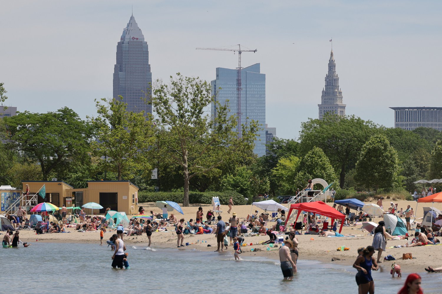 Lake Erie swimming warning in effect Sunday afternoon as dangerous waves build