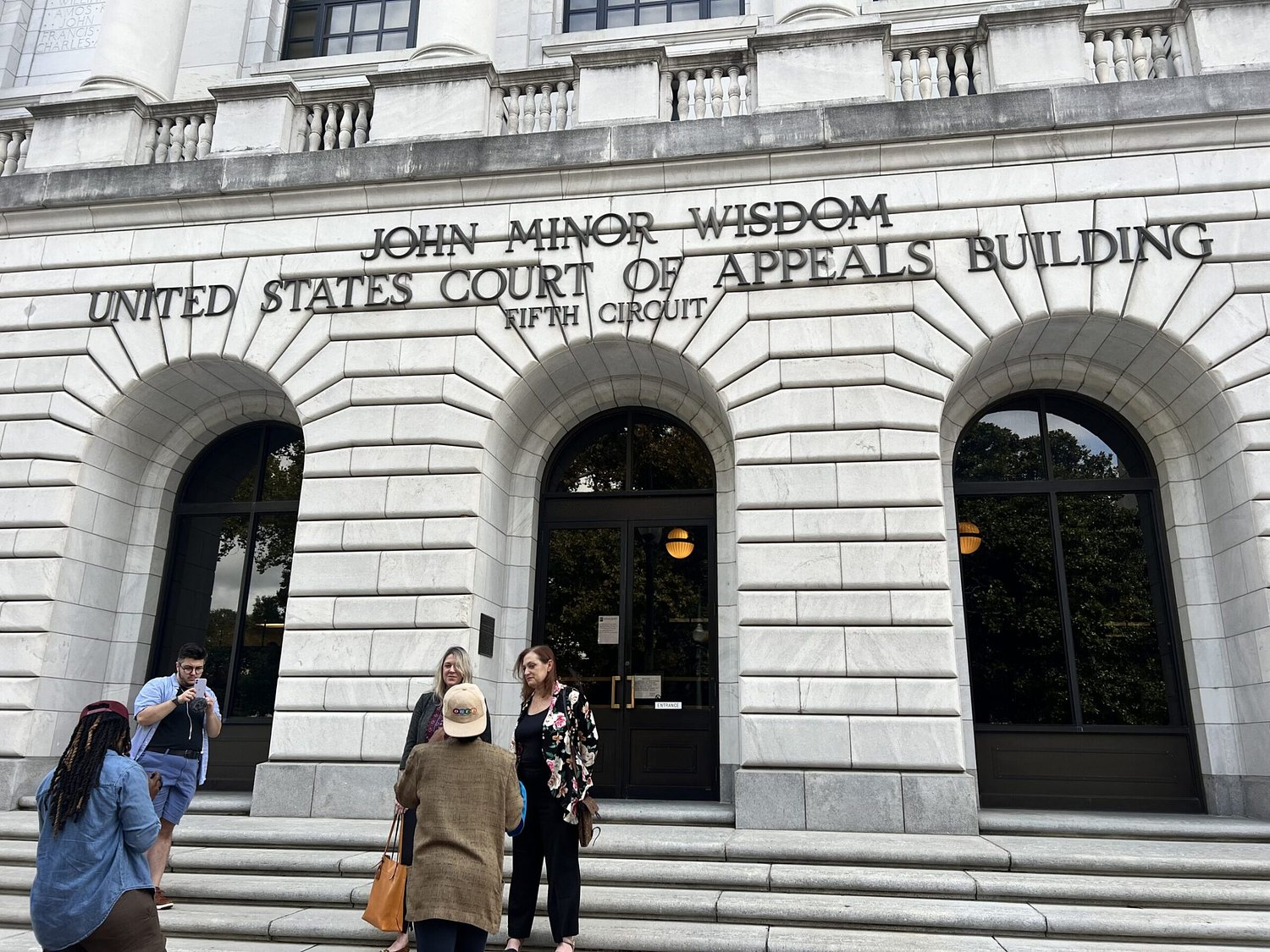 Decision on the constitutionality of detention without bond for some immigrants postponed