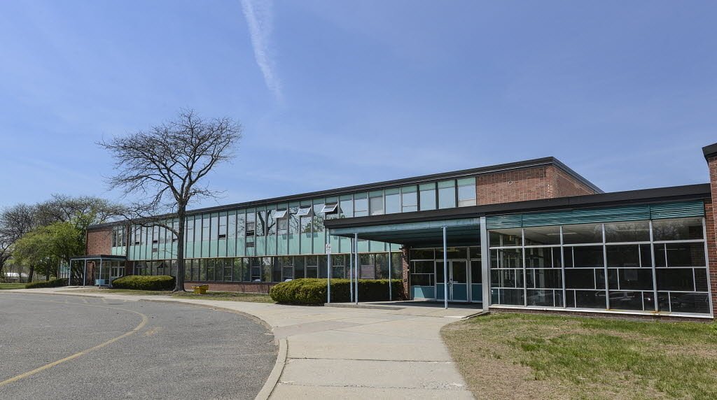 Springfield educators call for moratorium on AI in class
