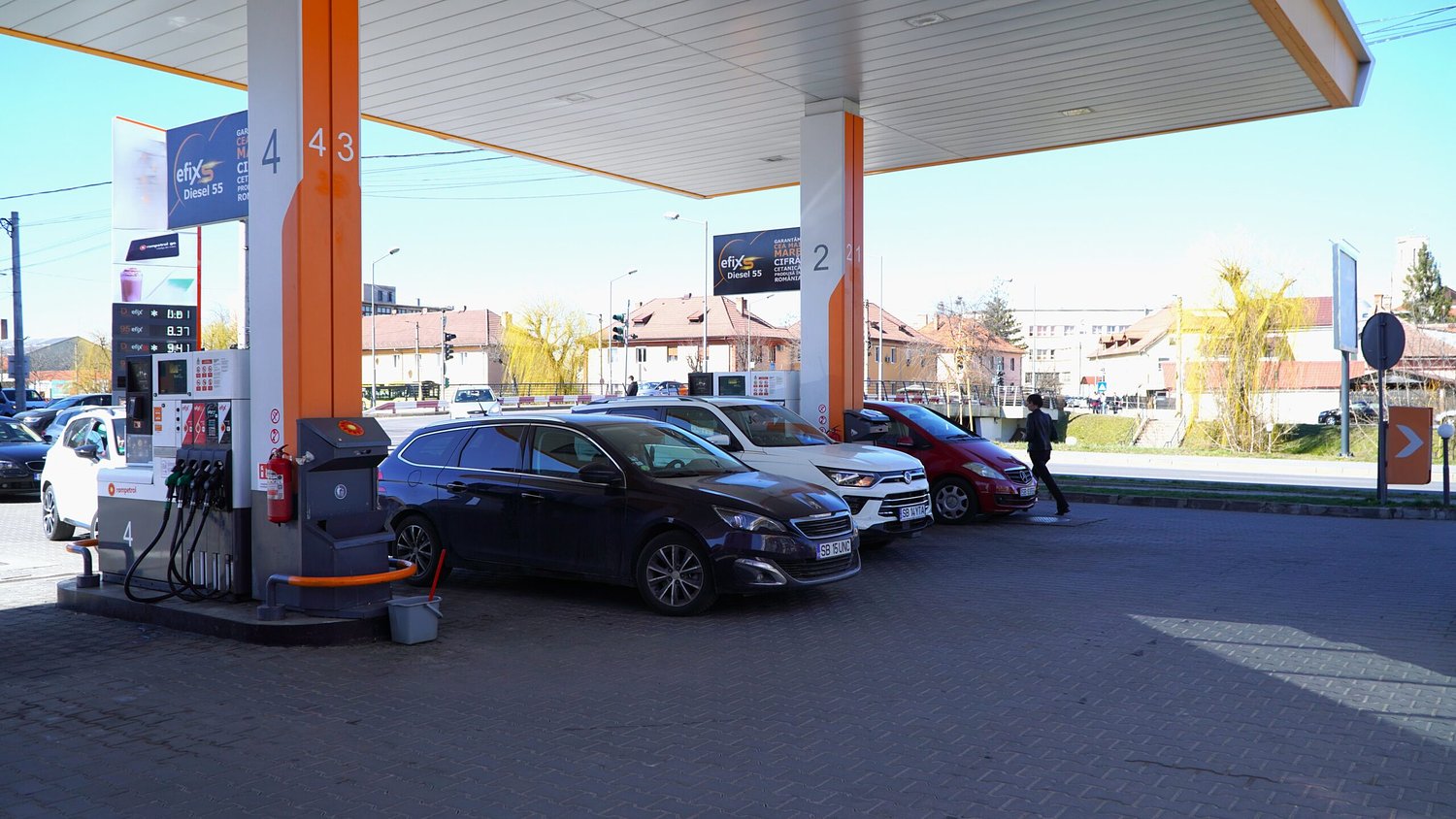Prețuri tot mai greu de suportat la pompele din Sibiu: cât costă un plin de benzină sau motorină